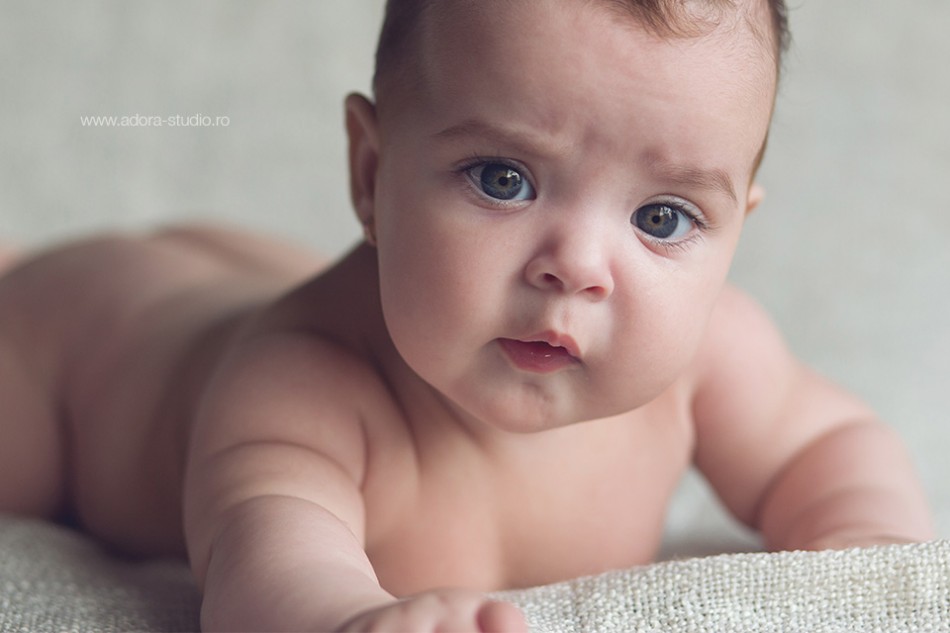Irina Georgia in studioul foto din Constanta fotografie nou nascuti